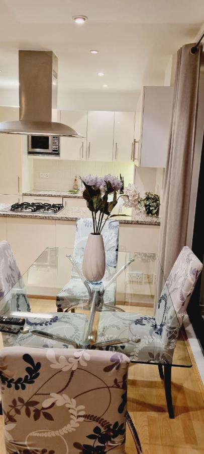 Luxury Canary Wharf Apartment With Free Parking London Exterior photo